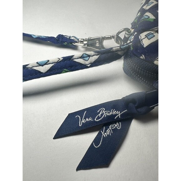 VERA BRADLEY MOSIAC ALL IN ONE WRISTLET - USED BUT MINT‎ CONDITION - Picture 2 of 5
